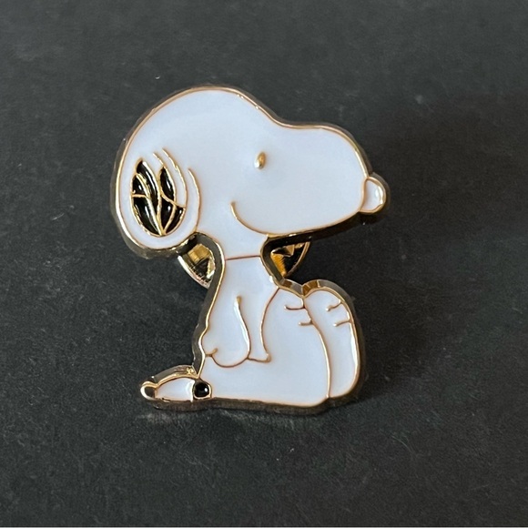 Peanuts Snoopy Pin Brooch - Picture 1 of 4